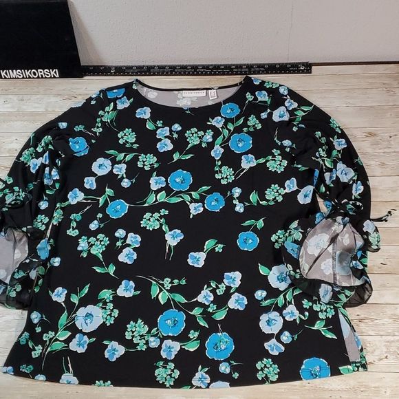 Susan Graver Printed‎ Liquid Knit Top with Ruffle Trim Floral Shirt Size Large - Picture 1 of 10